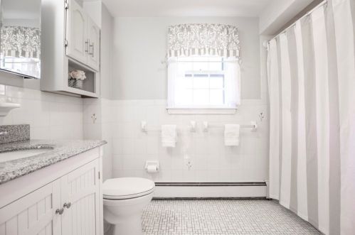 34 Rose St, Milton MA 02186-4616 exterior