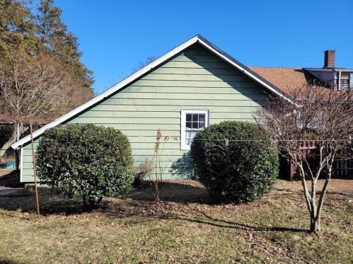 44 Bigelow St, Fall River MA 02720-5408 exterior