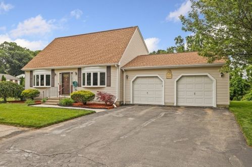 21 Arborwood Dr, Worcester, MA 01604-3160