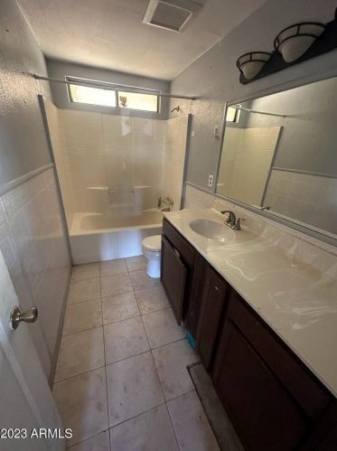 2214 73rd Dr, Phoenix AZ  85035-3211 exterior