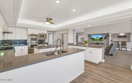 2347 Cinnabar Ave, Phoenix AZ  85028-3633 exterior