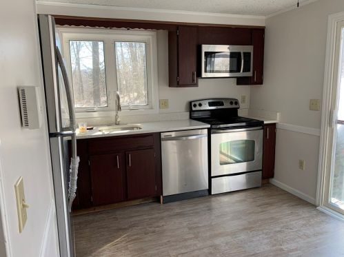 270 Sunderland Rd, Worcester, MA 01604-2548