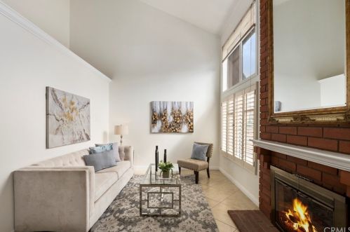 6 Palamedes, Irvine CA 92604-1930 exterior