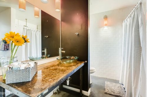 3001 Clinton St, Phoenix AZ 85029-4235 exterior