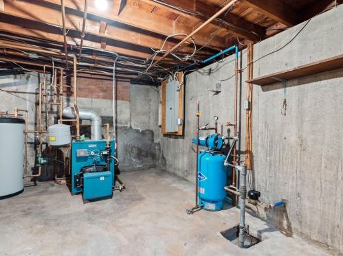 39 Riv St, Seekonk MA 02771-4706 exterior