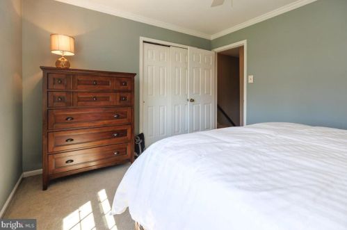 33 Winthrop Rd, Trenton NJ 08648-1557 exterior