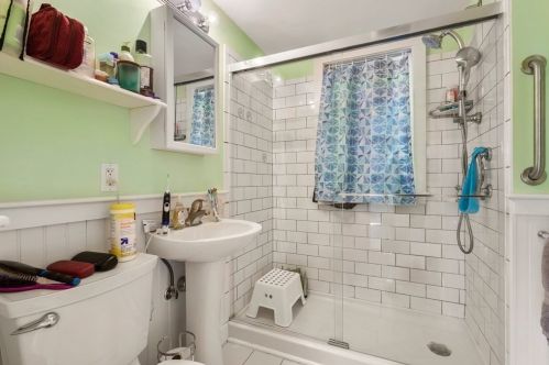 44 Barham Ave, Quincy MA 02171-2711 exterior