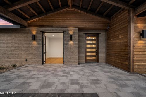 3453 53rd St, Phoenix, AZ 85018-6124