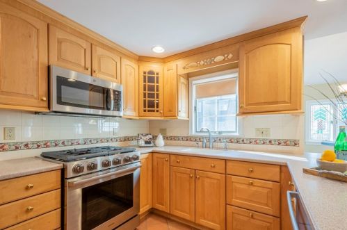 544 Quinobequin Rd, Newton MA 02468-2129 exterior