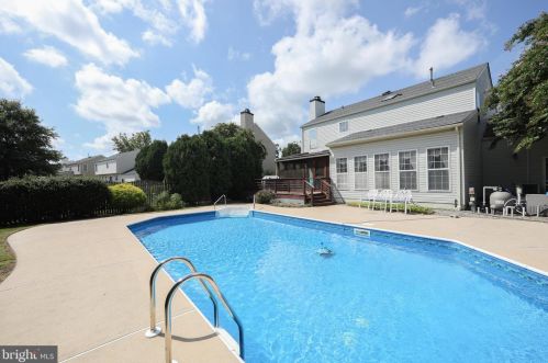 36 Hackemore St, Burlington NJ 08016-3056 exterior