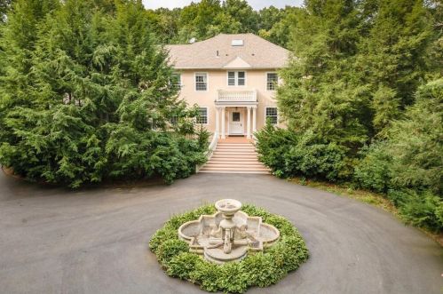 215 South Ave, Weston, MA 02493-1947