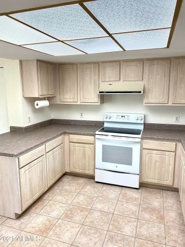 2701 Cactus Rd, Phoenix AZ 85029-2222 exterior