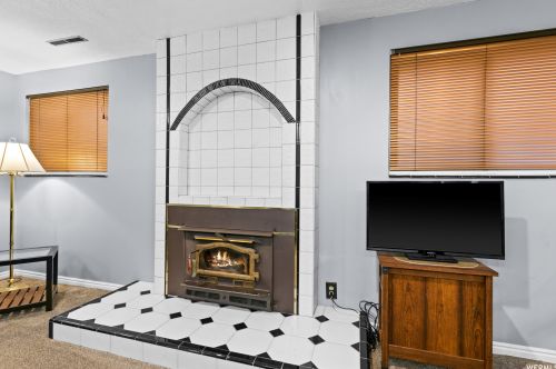 7993 Erique Way, Sandy UT 84093-6422 exterior