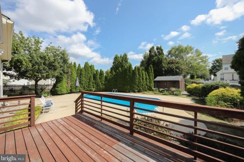 36 Hackemore St, Burlington NJ 08016-3056 exterior