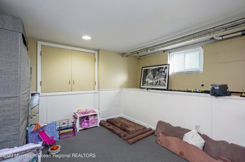 900 Roseld Ave, Tinton Falls NJ  07712-4154 exterior