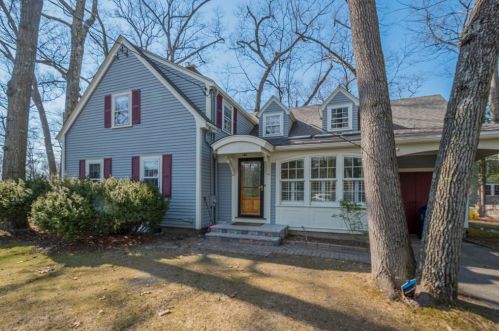 544 Quinobequin Rd, Newton, MA 02468-2129
