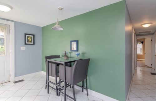 94 Great Hl Dr, Weymouth MA 02189 exterior