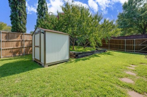 418 Country Vw Ln, Garland TX 75043-5608 exterior