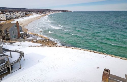 209 Manomet Point Rd, Plymouth MA 02360-1130 exterior