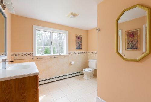 568 Furnace Brk Pkwy, Quincy MA 02169-2303 exterior