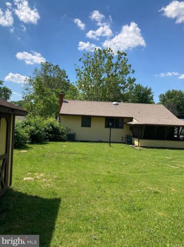 124 Military Dr, West Deptford NJ 08063-1507 exterior