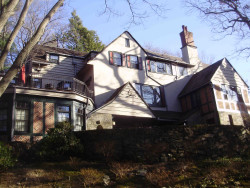 10 The Ledges Rd, Newton, MA 02459-2038