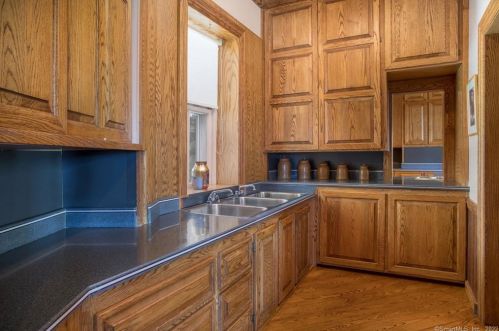 2080 Undermountain Rd, Sheffield MA 01257-9639 exterior