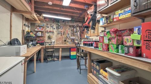 72 High Mtn Rd, Skyline Lakes NJ 07456-2510 exterior