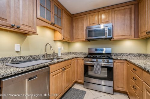 71 Wigwam Ln, Tinton Falls NJ 07724-3176 exterior