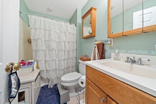 2 Town Hill St, Quincy MA 02169-6417 exterior