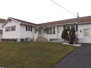 109 River Dr, Pennsville NJ  08070-1609 exterior
