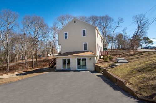 31 George St, Plymouth, MA 02360-1409