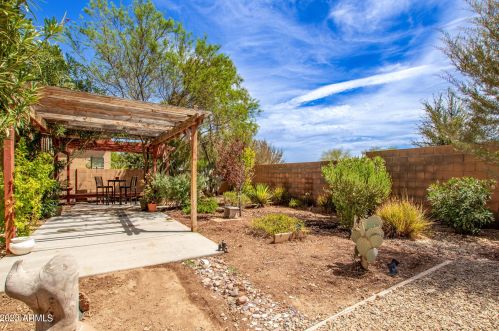 6715 37 Dr, Phoenix AZ 85053-3749 exterior