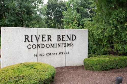 96 Old Colony Ave, Taunton MA 02718-1122 exterior