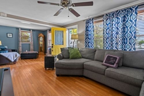 267 Chavenson St, Fall River MA 02723-2701 exterior