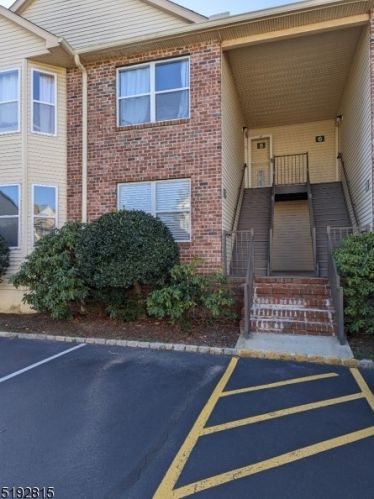 7 Claire Ct, East Hanover NJ  07936-3577 exterior