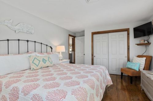 16 Joshuas Way, Chatham MA 02633-1565 exterior