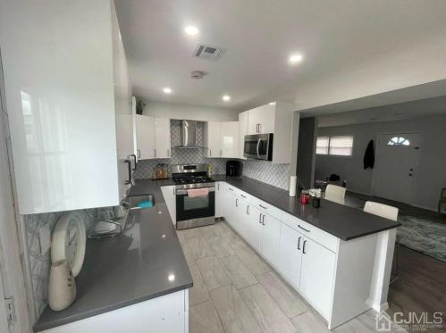 78 Hagaman St, Carteret NJ  07008-1946 exterior