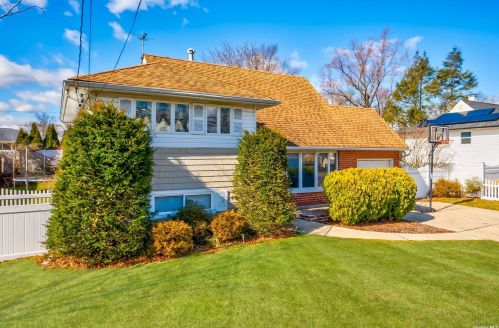 29 Wiltshire Dr, Commack, NY 11725-3330