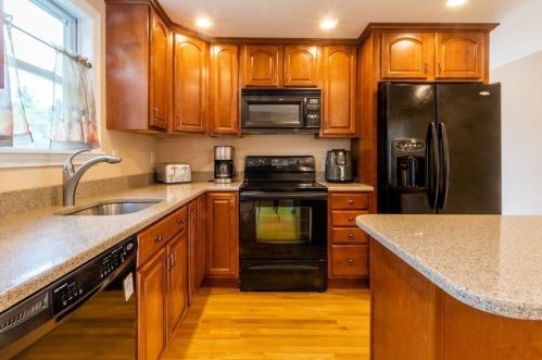 157 Forest Park Rd, Dracut, MA 01826-4317