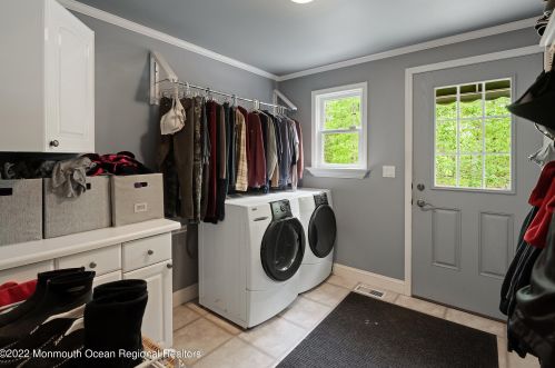 335 Veterans Hwy, Jackson Twp NJ 08527-2832 exterior