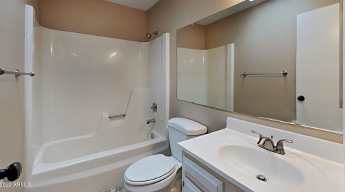 4040 Bloomfield Rd, Phoenix AZ 85029-2953 exterior