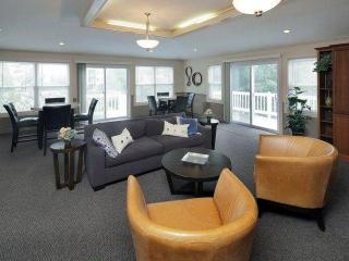 1 Farms Dr, Burlington MA  01803-3749 exterior