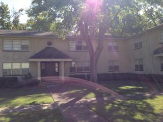 1600 29th Ct, Birmingham AL  35209-2404 exterior