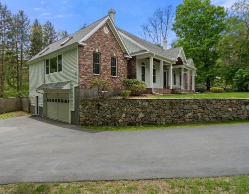 8 Clemmons St, Southborough MA  01772-1314 exterior