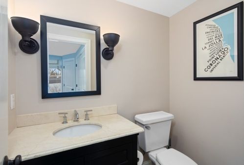 56 Elm St, Hingham MA 02043-2431 exterior