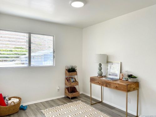 1026 Awawamalu St, Honolulu HI  96825-2626 exterior