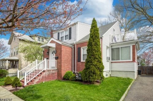 82 Sanford Ave, Belleville, NJ 07109-1224