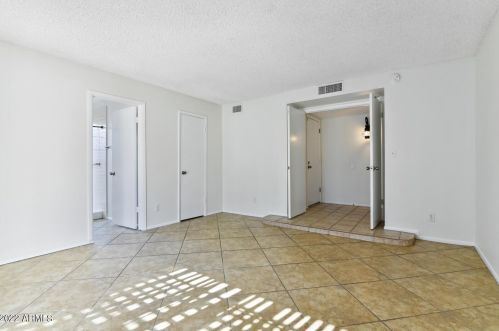 807 Country Gables Dr, Phoenix AZ  85022-3711 exterior