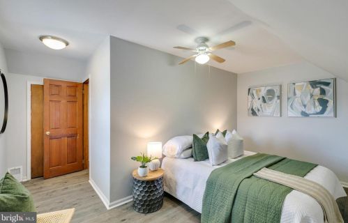 301 Lincoln Ave, West Deptford NJ  08066-1132 exterior